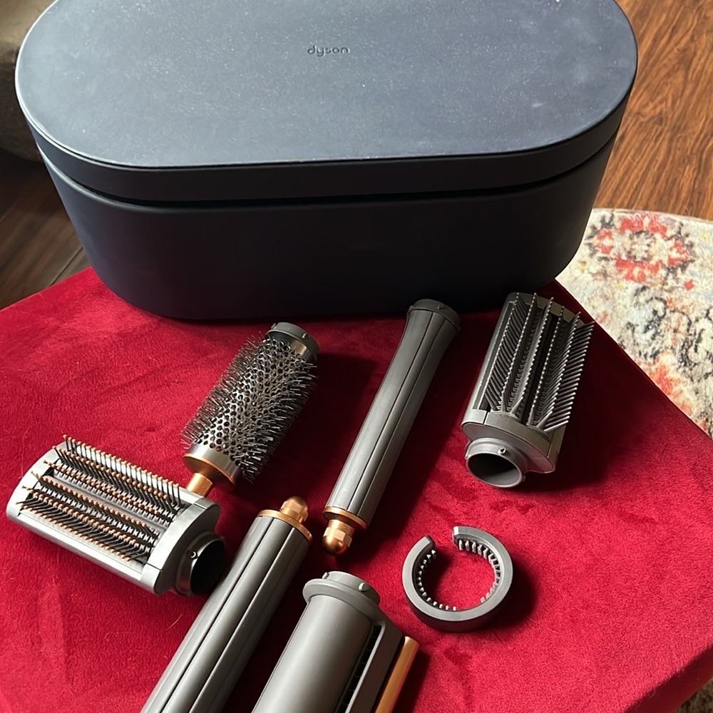 DYSON AirWrap attachments with case! 🖤